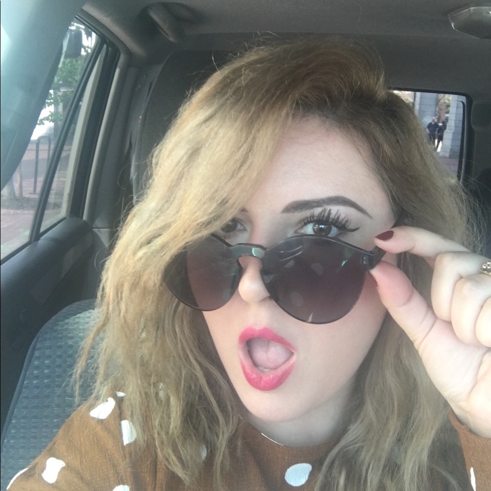 Meet your Posher, Roxana